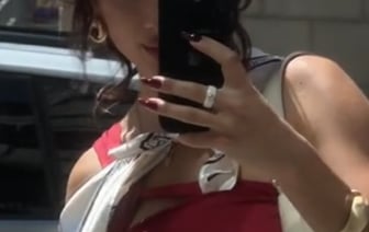 Минчанку с маленьким ребенком не пустили в ресторан. Это законно?