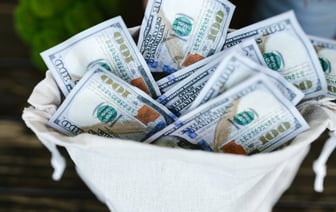 Население Беларуси в октябре сократило валютные депозиты в банках