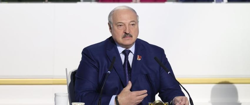 Лукашенко посоветовал уехавшим белорусам подумать о близких и собственности в Беларуси