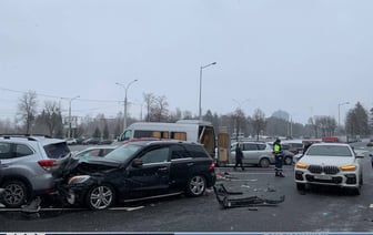 В Минске водитель Mersedes протаранил пять автомобилей — Видео