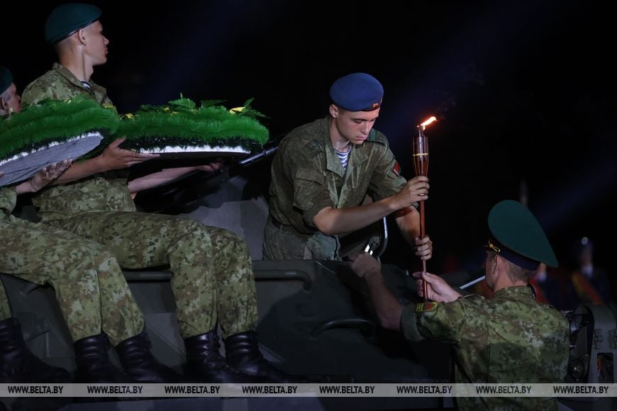 Около 20 тыс. человек стали участниками митинга-реквиема в Брестской крепости