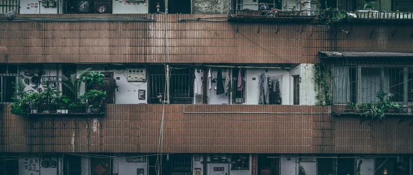 Жителя Ганцевичского района осудили за наклейку с “Погоней”, найденную в шкафу в книге