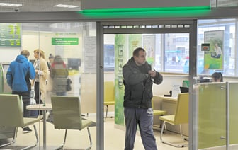 Два крупных белорусских банка предупредили о «недоступности операций». Каких и когда?