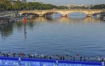 Соревнования по триатлону на Олимпиаде перенесли из-за плохой воды в Сене