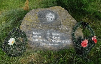 Герб восстания Калиновского затёрли на могильном камне в Лиде