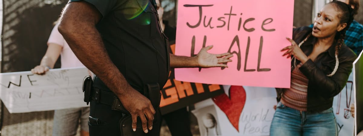 Двух белорусок обвиняют в контрабанде 200 тонн польских яблок в Россию