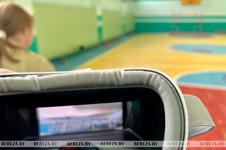 Школьники в Березе начали изучать управление дронами