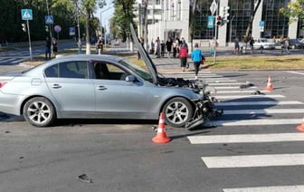 В Пинске автомобиль сбил женщину и 2-летнего мальчика