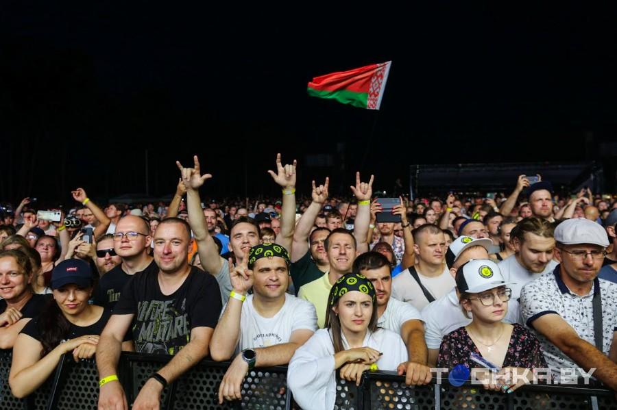 Рокеры «отрываются»: в Пружанах прошел первый день «Солнцестояния»