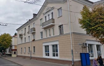 В этой трехэтажке в советские годы жила партийная элита Бреста. А что там сейчас продают?