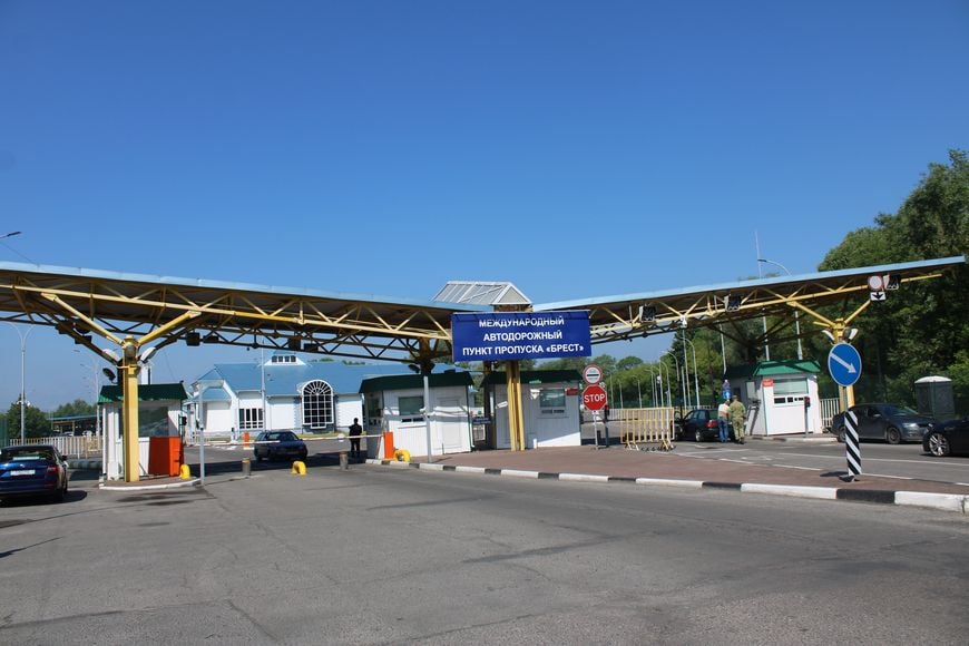 «Непросто, но интересно». Пограничники рассказали о службе в пункте пропуска «Брест»