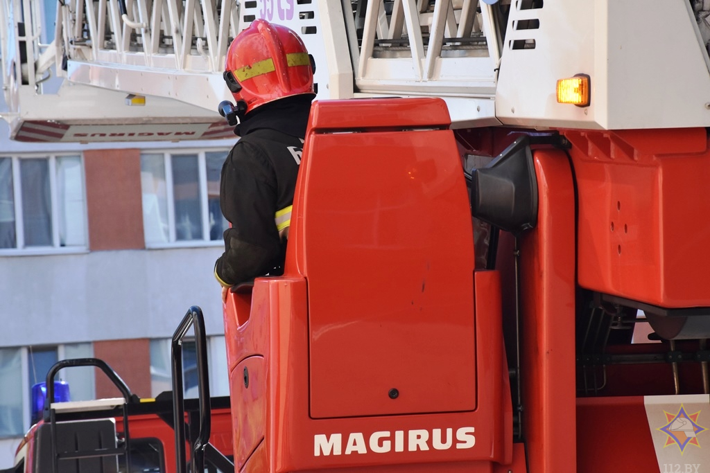 Что брестские спасатели делали в областном роддоме? Рассказываем