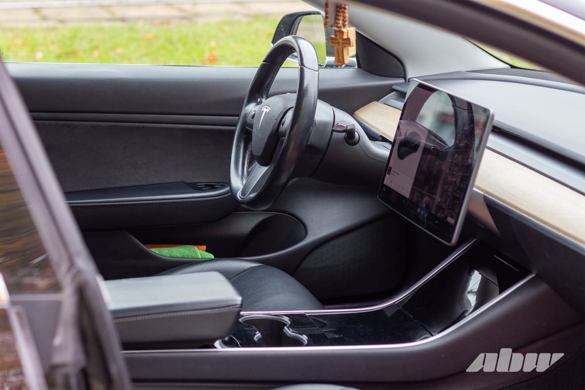 Женский взгляд на электромобиль: Людмила и ее Tesla Model 3