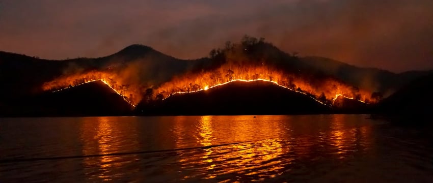 «Сосед в горящем доме кричит о помощи!» — в Костюковичах на пожаре погиб пенсионер
