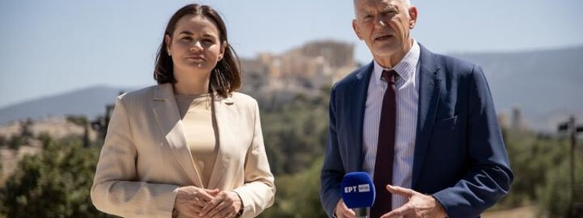 Тихановская передала бывшему премьеру Греции архивные материалы о его прадеде-повстанце