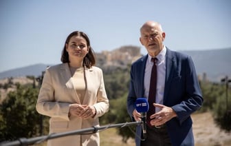 Тихановская передала бывшему премьеру Греции архивные материалы о его прадеде-повстанце