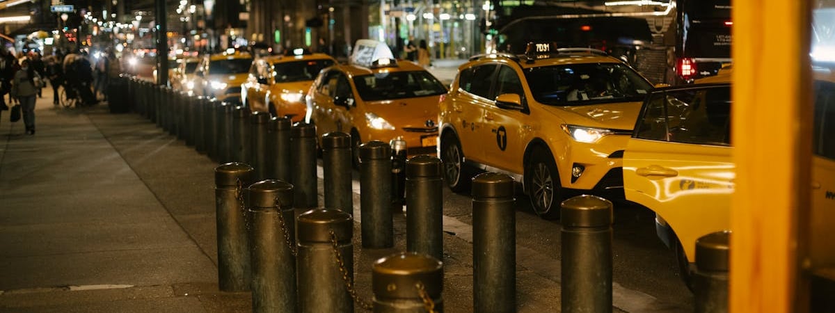 Зарплата — до 20 тыс. рублей. Белорусам предложили 3 вакантных места портного. Это где так платят?