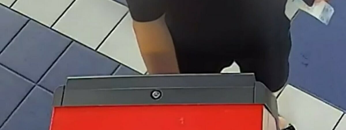 Минчанин положил 600 рублей через инфокиоск — на карту не пришли, но оказались у другого человека