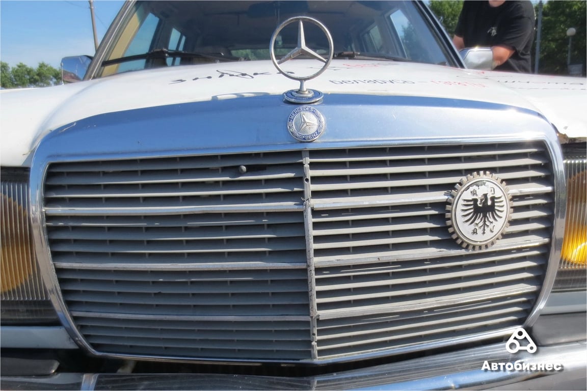 Погибать под забором такие автомобили не должны: мнение владельца Mercedes W123