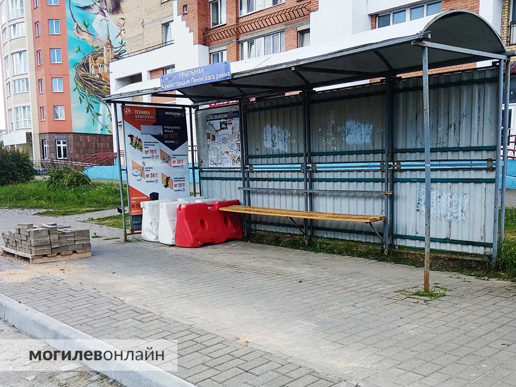 «Автобусы то останавливаются, то нет. Абсолютный бардак!» — могилевчане жалуются на непонятную ситуацию с остановкой «Администрация Ленинского района». Посмотрели, что там происходит