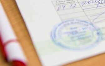 Как рассчитывают больничный мамам после декрета и молодым специалистам