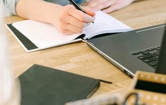 Чиновник из Таиланда получает зарплату и бонусы в течение 10 лет, не работая