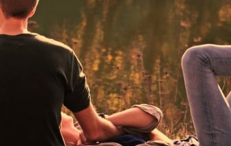 «Старше я, но главный в семье муж». Поговорили с белорусками, которых не смущает разница в возрасте