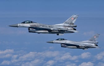 Польша подняла в воздух дежурные истребители и привела ПВО в «высшую степень готовности»