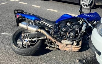 Мотоциклист стокнулся с двумя Skoda в Минске