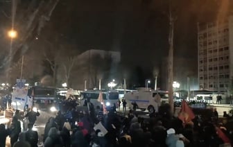 Сотни тысяч демонстрантов вышли на протесты в Стамбуле после ареста лидера оппозиции — AP — Видео