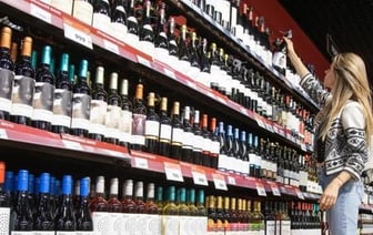 В России хотят запретить продажу алкоголя лицам до 21 года