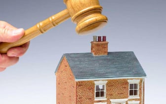 Сгорел сарай, гори и хата. В Беларуси идут аресты принадлежащей политическим эмигрантам недвижимости