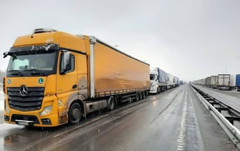 ФСБ России начала разворачивать транспортные средства на границе с Беларусью. Кого коснется?