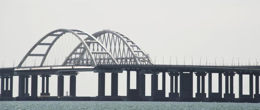 Зеленский угрожает новым ударом по Крымскому мосту в 2024 году