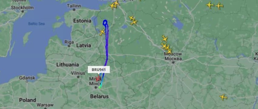 Самолет «Белавиа» развернулся обратно в Минск на подлете к Питеру