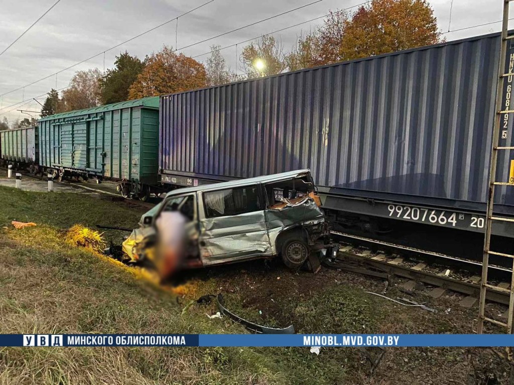 Водитель поехала на красный свет на ж/д переезде – случилась трагедия
