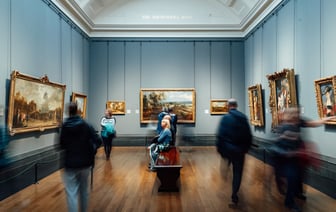 Пока крутится колесо жизни. В Полоцке открылась республиканская художественная выставка «Viva Kola Art. Избранное»