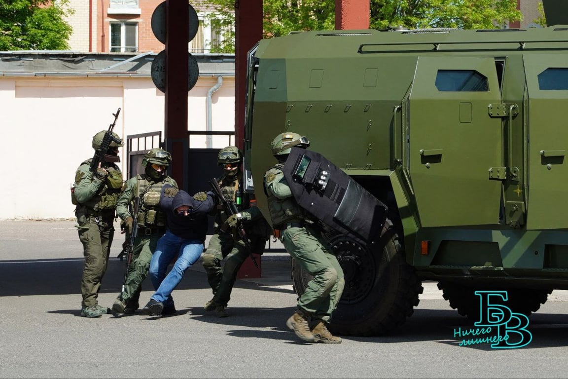 «Шторм» в Бресте. Показательные выступления бойцов отряда специального назначения