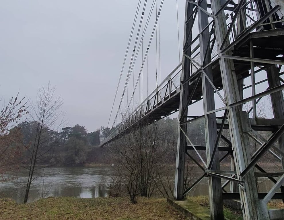 В Беларуси разберут самый длинный «висящий» пешеходный мост