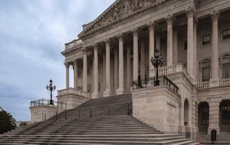 Сенат США продвинулся в деле одобрения помощи для Украины