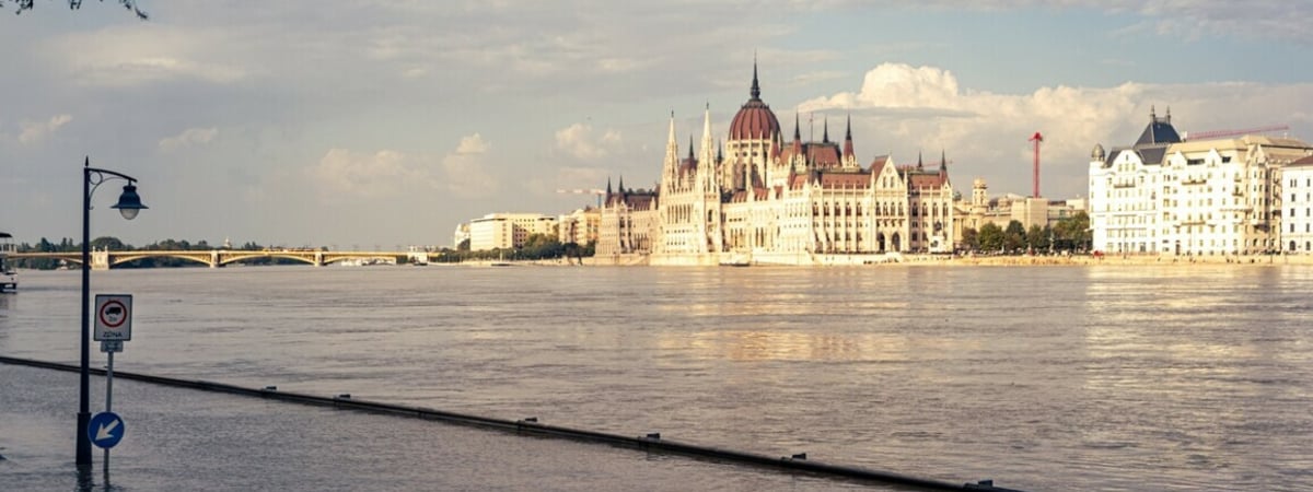 «Борис» затопил в Будапеште здание венгерского парламента — Видео