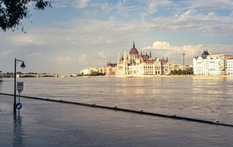 «Борис» затопил в Будапеште здание венгерского парламента — Видео