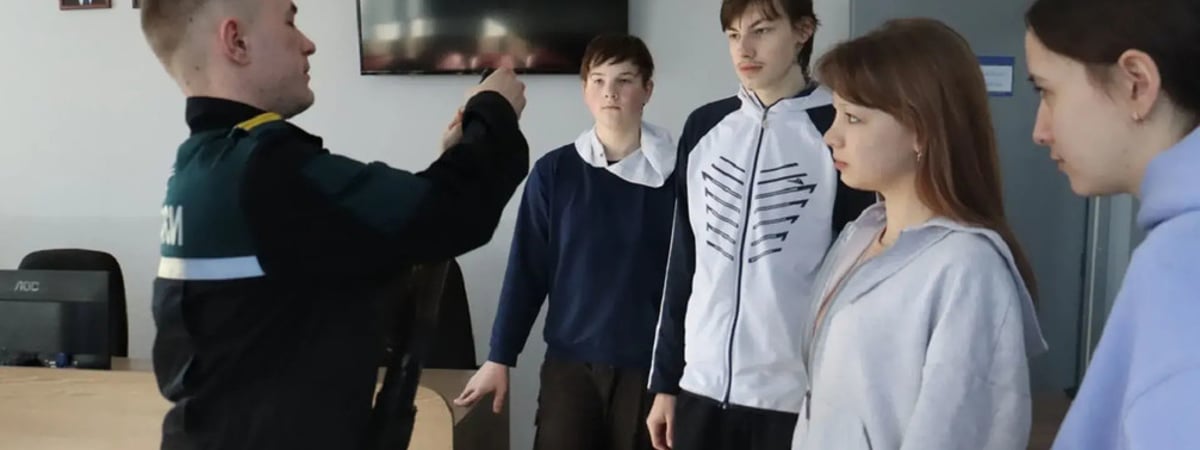 "Эксперыментуюць". Ратавальнікі павесілі побач з Лукашэнкам партрэт свайго міністра