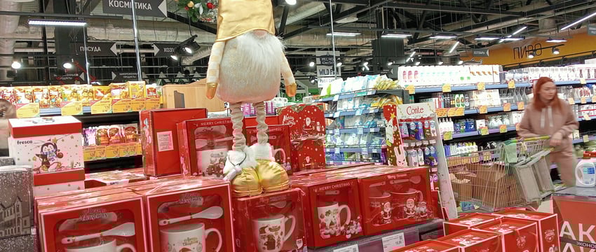 Что предлагает новогодний масс-маркет в Могилеве? Прогулялись по магазинам, посмотрели и рассказываем вам
