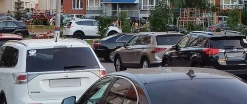 Страсти по парковке: как реагировать на записку под дворником?