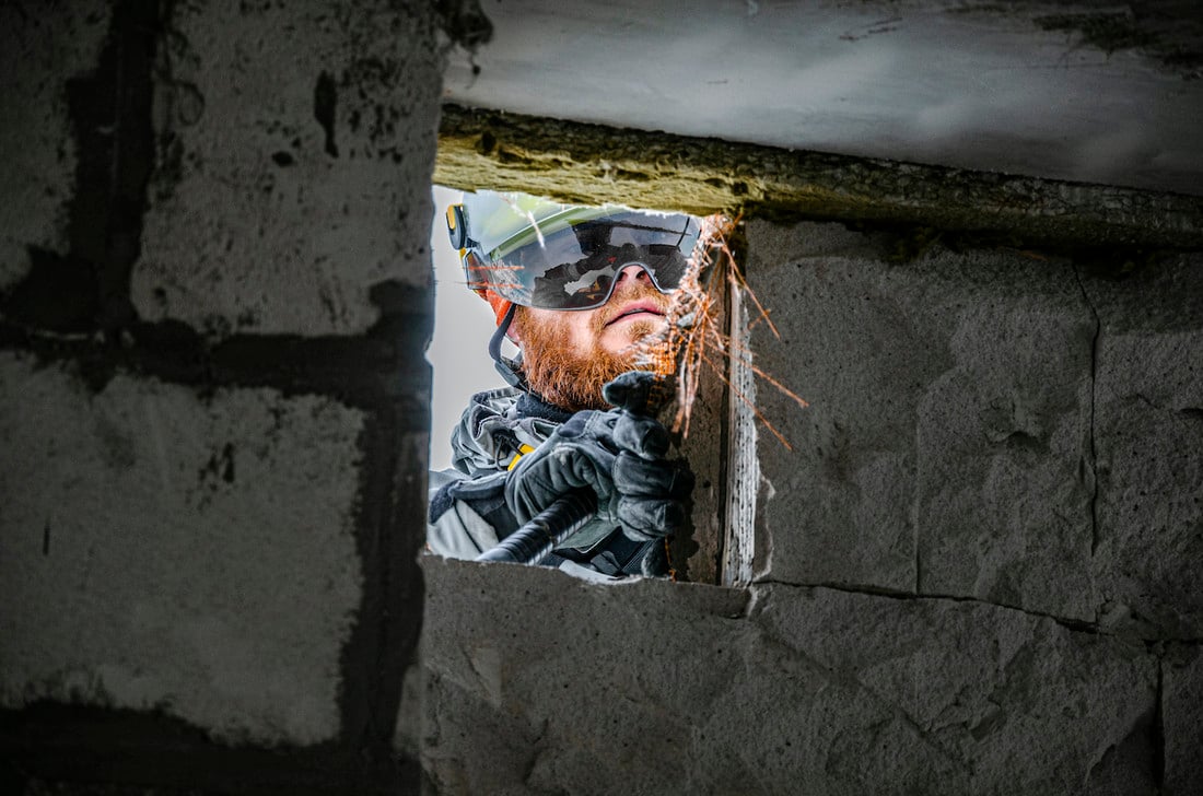 Взяли и прорубили новые окна в многоэтажке. А так можно было?