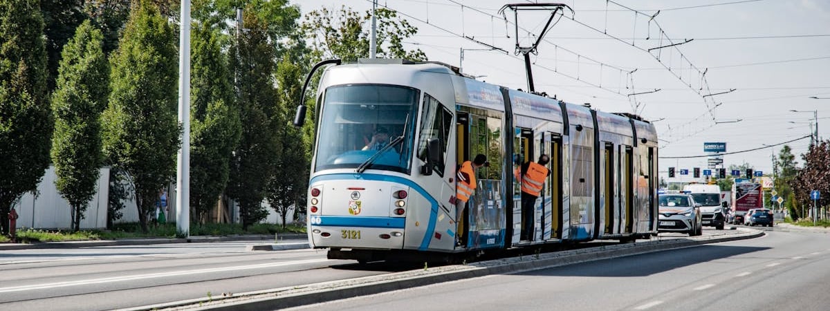 Средняя зарплата в Польше в январе составила около €2037