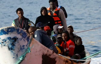 Европарламент разрешил депортировать нелегалов в третьи страны и «откупаться» от беженцев