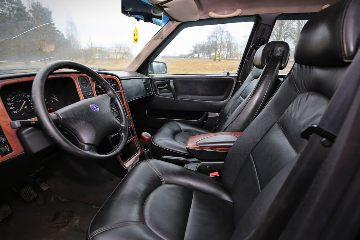 Белорус показал очень редкий Saab 9000