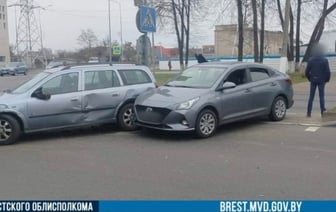 В Барановичах столкнулись три автомобиля